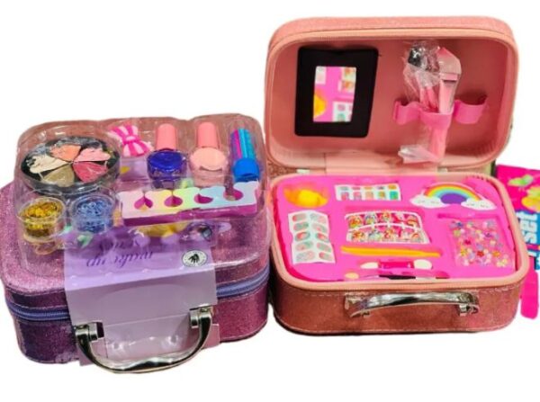 Makeup Kits For Kids in 2 Different Colours - Image 3